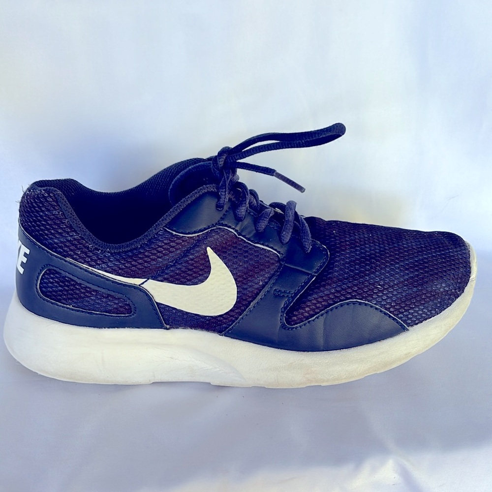 Slightly Worn Woman Nike  Navy Blue  Sneakers Size 9.5 - Picture 8 of 12